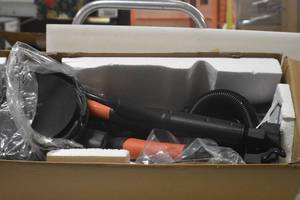 lot 84 image: WEN 6369 Variable Speed 5-Amp Drywall Sander with 15-Foot Hose