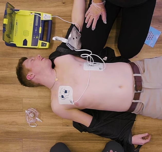 lot 8 image: MSRP $2200 Cardiac Science G3 PowerHEART AED Emergency Defibrillator&nbspWExcellent Working Battery &amp Pads (pads expired -can still be used) New Pads $25 - Link in Description Perfect For Business &amp Home Too No Training Needed See Youtube