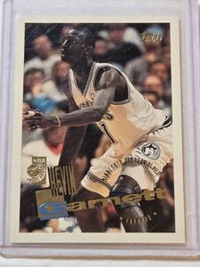 lot 44 image: Kevin Garnett Rookie 1995 Topps #237 - Minnesota Timberwolves Basketball Card