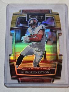 lot 131 image: Rob Gronkowski 2021 Panini Select Die Cut Prizm #32 - Tampa Bay Buccaneers Football Card