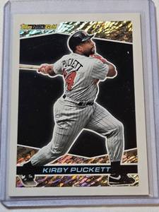 lot 162 image: Kirby Puckett 1993 Topps Black Gold #40 - Minnesota Twins Baseball Card