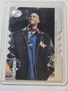 lot 190 image: Kevin Garnett 1995 Rookike Upper Deck Championship Shots Die-Cut #S5 - Minnesota Timberwolves Basketball Card