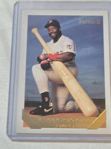 lot 262 image: Kirby Puckett 1993 Topps Gold #200 - Minnesota Twins Baseball Card