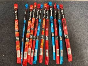 lot 207 image: 12 Jack Links Wild Sticks