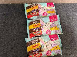 lot 210 image: 3 Bags Of Variety Candy Packs