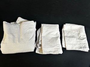 lot 205 image: White Textured Cloth Towels - 3 Pack, Quilted Pattern