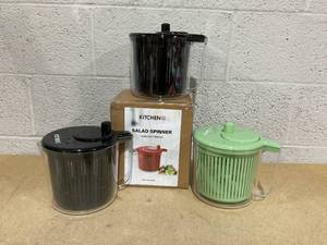lot 417 image: LOT OF 4 Kitchen HQ 2.5 Quart Salad Spinner