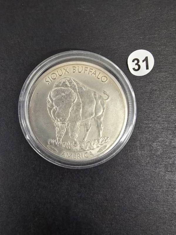 lot 31 image: 2015 1 oz. Sliver .999 Sioux Buffalo Round