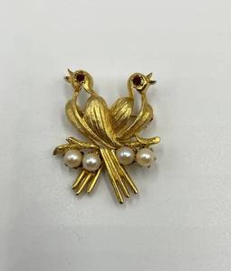 lot 19N image: Vintage Gold Tone Double Bird Brooch with Faux Pearls and Red Rhinestones