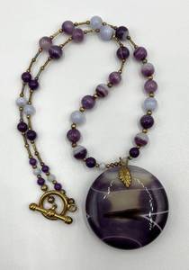 lot 29N image: Purple Agate Bead Necklace with Large Round Pendant