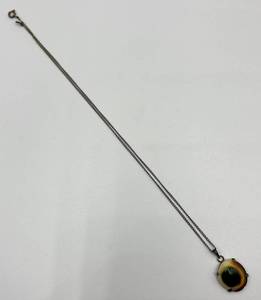 lot 81N image: Vintage Cats Eye Pendant Necklace with Chain