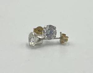 lot 134N image: Pair of 14k Diamond Stud Earrings