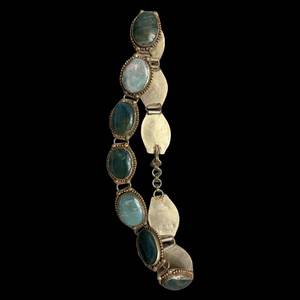 lot 199 image: Belt 22-Inch - Vintage Turquoise Oval Stone Gold-Tone Links