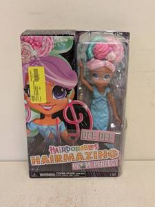 lot 17 image: NEW HAIRDORABLES HAIRMAZING PROM PERFECT (DEE DEE)