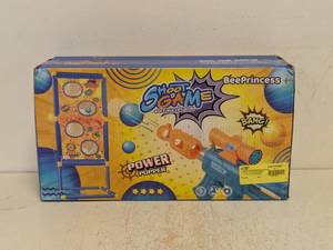 lot 19 image: BEE PRINCESS SHOOT GAME SOFT BULLET BOW