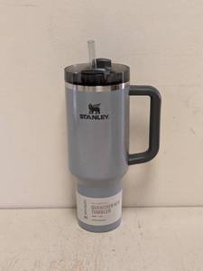lot 33 image: NEW STANLEY QUENCHER H2.0 TUMBLER (GRAY)