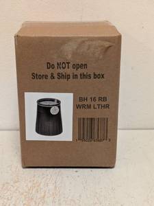 lot 91 image: NEW WARM LEATHERED AMBER CANDLE