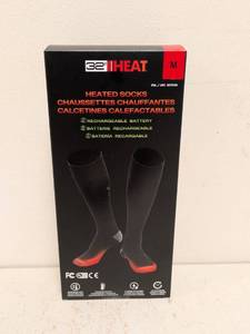 lot 119 image: 32 DEGREE HEAT HEATED SOCKS M