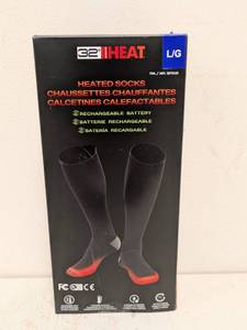 lot 115 image: 32 DEGREE HEAT HEATED SOCKS L
