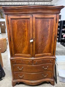 lot 1 image: Thomasville Solid Wood Armoire with Drawers and Shelves, 72in x 42in x 24in