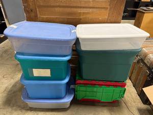 lot 24 image: Lot of 8 Plastic Storage Totes with Lids in Assorted Sizes and Colors
