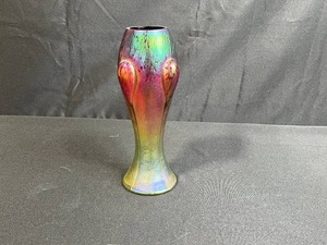 lot 26 image: Nouveau Bohemian Iridescent Art Glass Vase with Pulled Feather Design, 9 Inches Tall