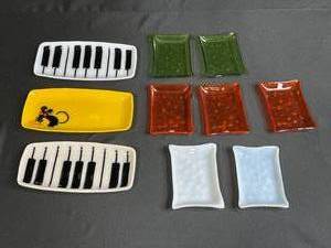 lot 55 image: Set of Art Glass Trinket and Serving Dishes with Piano and Cat Designs