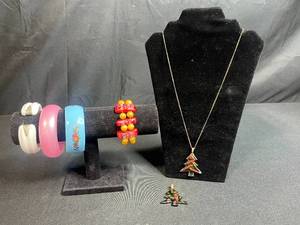 lot 76 image: Set of 5 Assorted Vintage Bangles with Christmas Tree Pendants