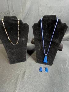 lot 93 image: Sterling Silver Chain Necklace and Blue Art Glass Jewelry Set