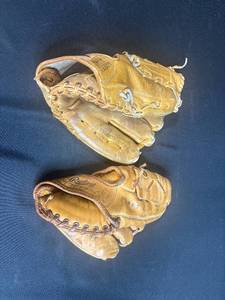 lot 101 image: Pair of Vintage Rawlings and Mizuno Leather Baseball Gloves