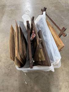 lot 124 image: Collection of Vintage Wood Picture Frames Assorted Styles