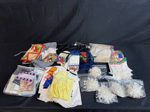 lot 126 image: Collection of Vintage Linens, Handkerchiefs, and Doilies with Lace Trim and Holiday Motifs