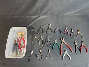 lot 140 image: Collection of Assorted Hand Pliers and Cutters
