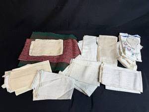 lot 176 image: Assorted Vintage Linen Napkins and Embroidered Towels Collection