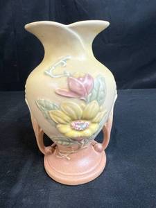 lot 179 image: Hull Art Pottery Vase 8.5in Embossed Floral Design