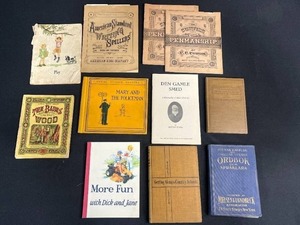 lot 258 image: Vintage Mixed Lot of Antique and Classic Books and Booklets