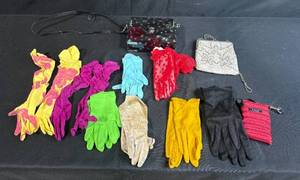 lot 267 image: Vintage Womens Gloves Collection with Handbags and Coin Purse