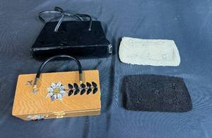lot 277 image: Vintage Handbag and Clutch Purse Collection with Beaded and Wooden Designs - Set of 4
