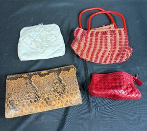 lot 278 image: Set of 4 Vintage Handbags and Clutches with Beaded and Woven Designs
