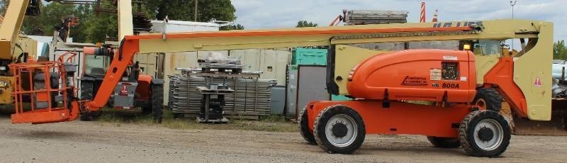 lot 3 image: JLG 800 A, 4WDTelescopic Articulating Boom Lift