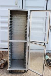 lot 10 image: Lockwood CA72-RR18-CDD-R Dutch Door Display Cabinet, 18 Pan Capacity