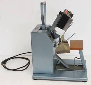 lot 29 image: HIX VH-250 Commercial Heavy Duty  Hat Heat Press 120 Volts, 4 Amps.