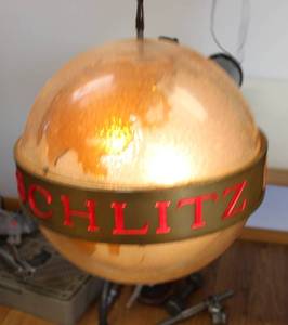 lot 31 image: SCHILTZ Beer Globe Bar Light Sign Vintage
