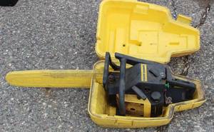 lot 37 image: McCulloch Eager Beaver 3.7 ci Chainsaw w 16 Bar & Original Case