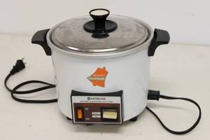 lot 52 image: Hitachi Chime-O-Matic Automatic Food SteamerRice Cooker