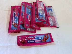 lot 11 image: SSS. 15x SweeTart Ropes