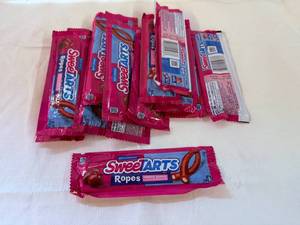 lot 13 image: SSS. 15x SweeTart Ropes