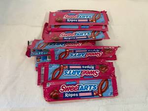 lot 14 image: SSS. 15x SweeTart Ropes