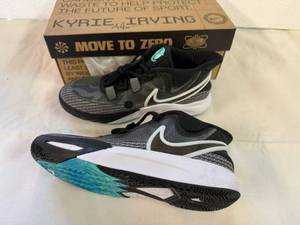 lot 17 image: SSS. Size 5Y Nike Kyrie 8 Go (GS)BlackBlack White-Light Menta