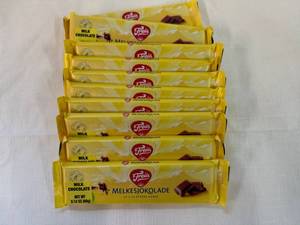 lot 28 image: 10 Freia Melkesjokolade Milk Chocolate Bars